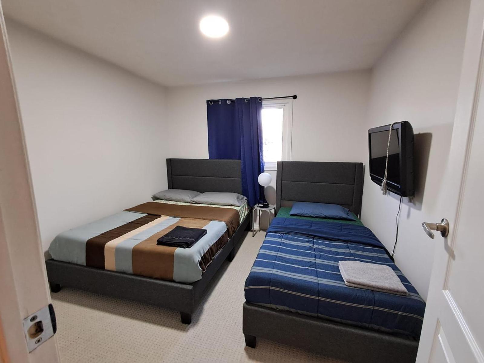 Square One Mississauga Suite- Attached Bathroom, Walking Transit & Plaza Esterno foto